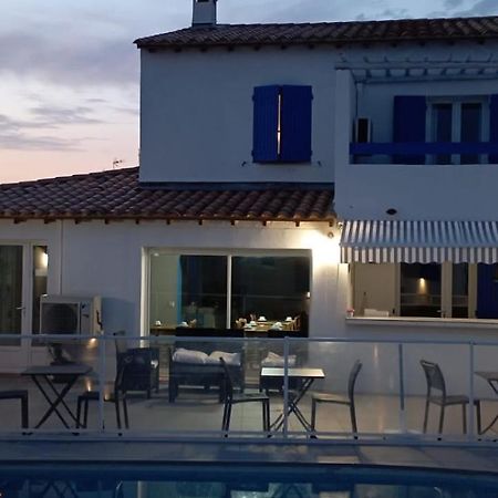 Hotel Le Bleu Marine Сент-Мари-де-ла-Мер Экстерьер фото