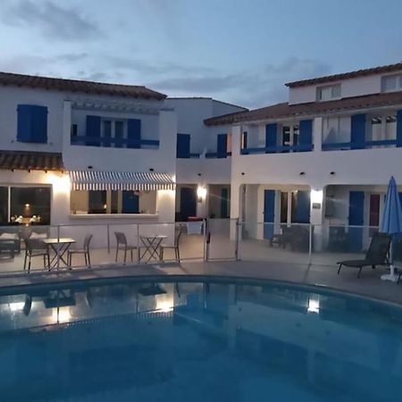 Hotel Le Bleu Marine Сент-Мари-де-ла-Мер Экстерьер фото