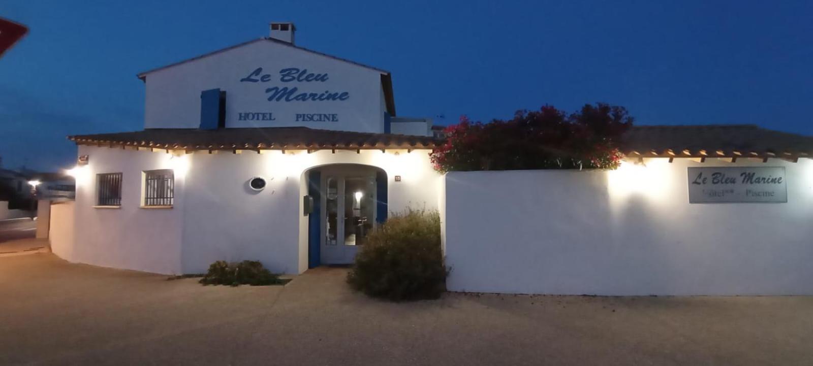 Hotel Le Bleu Marine Сент-Мари-де-ла-Мер Экстерьер фото